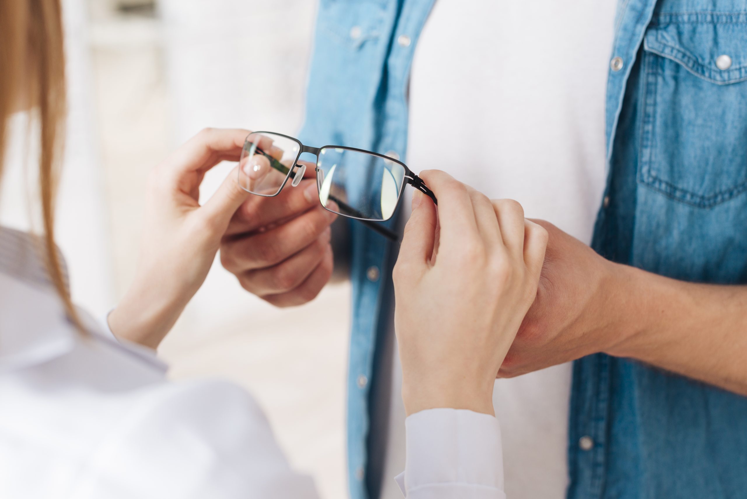 Aconselhamento Personalizado na Escolha de Armações e Lentes